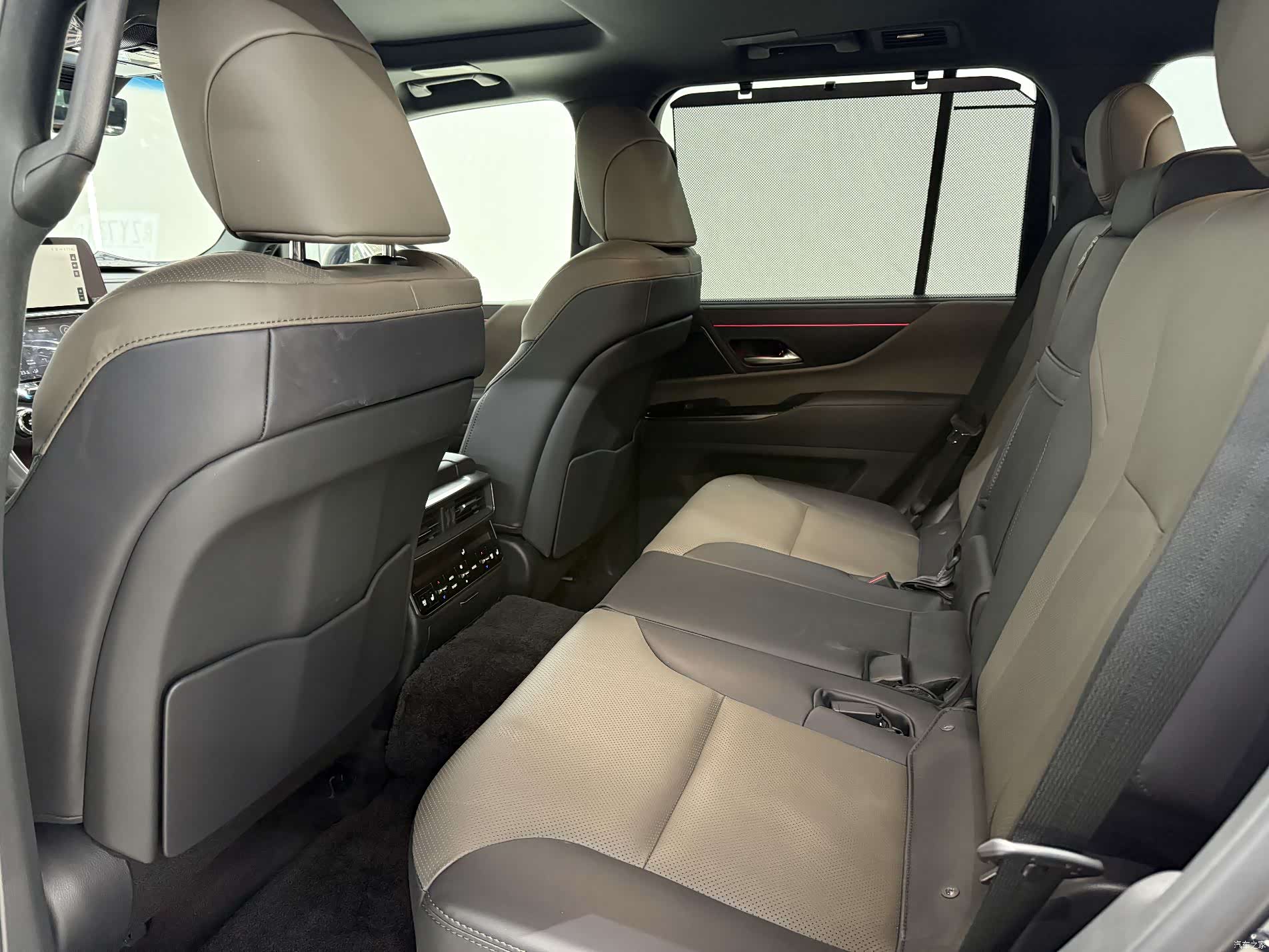 Lexus LX, 2025 10