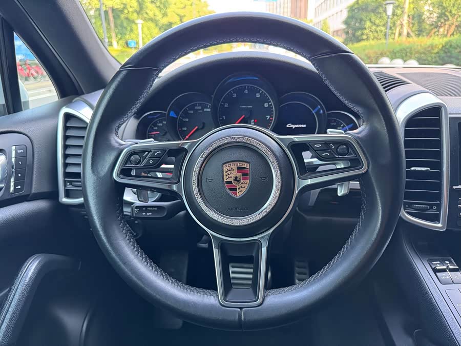 Porsche Cayenne 2016, фото 11