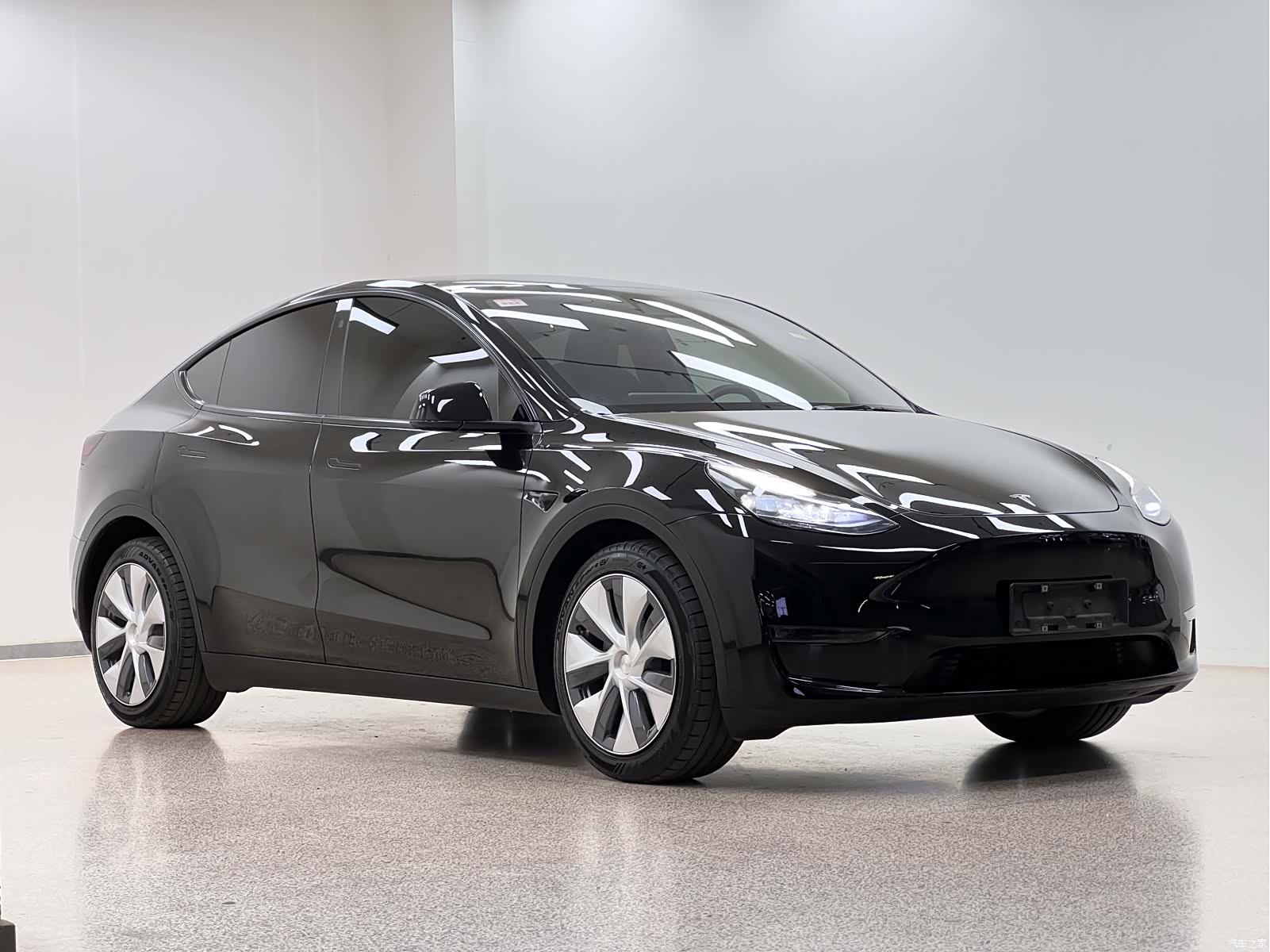 Tesla Model Y, 2023 3