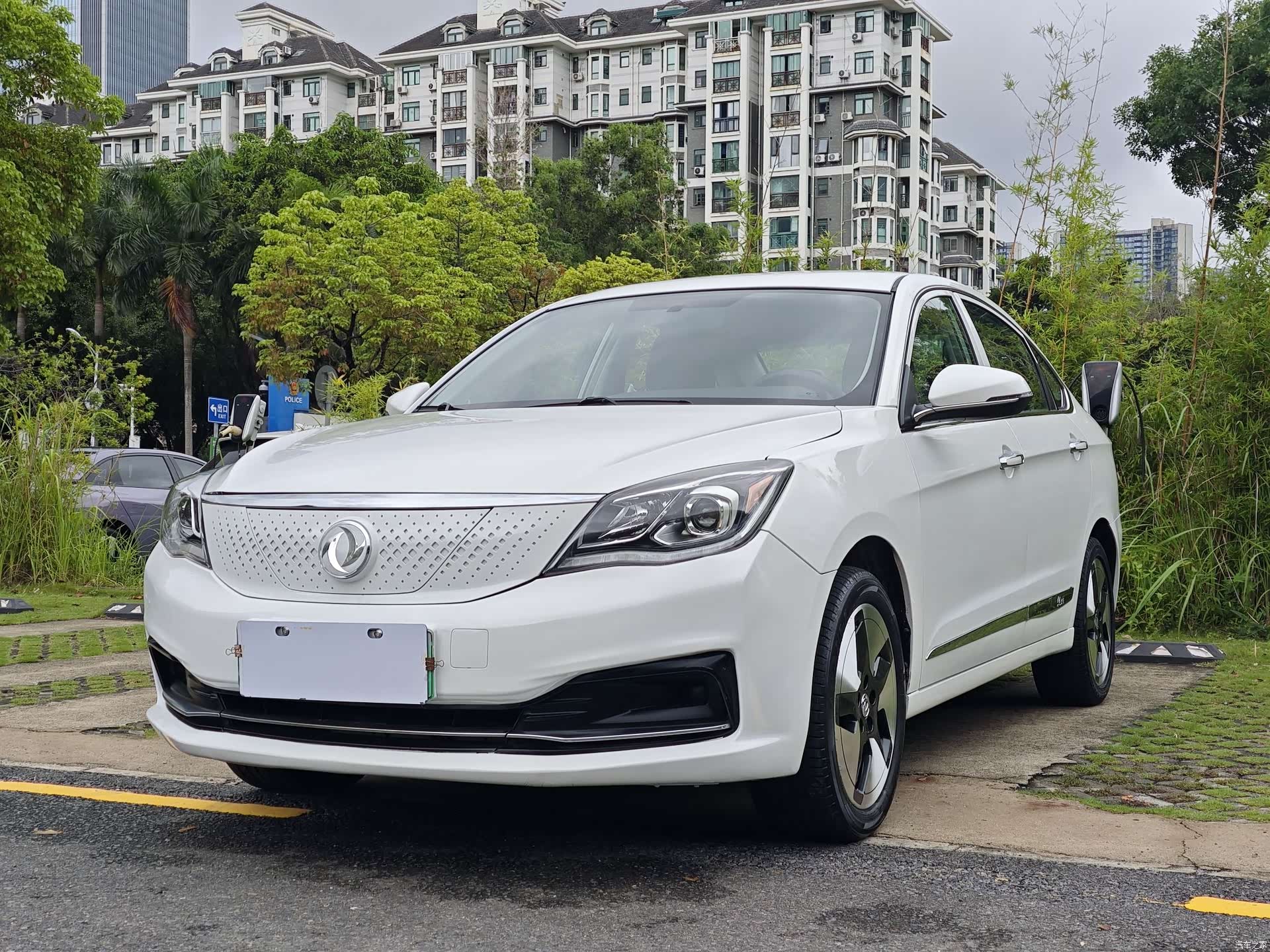 DongFeng E70, 2021 1