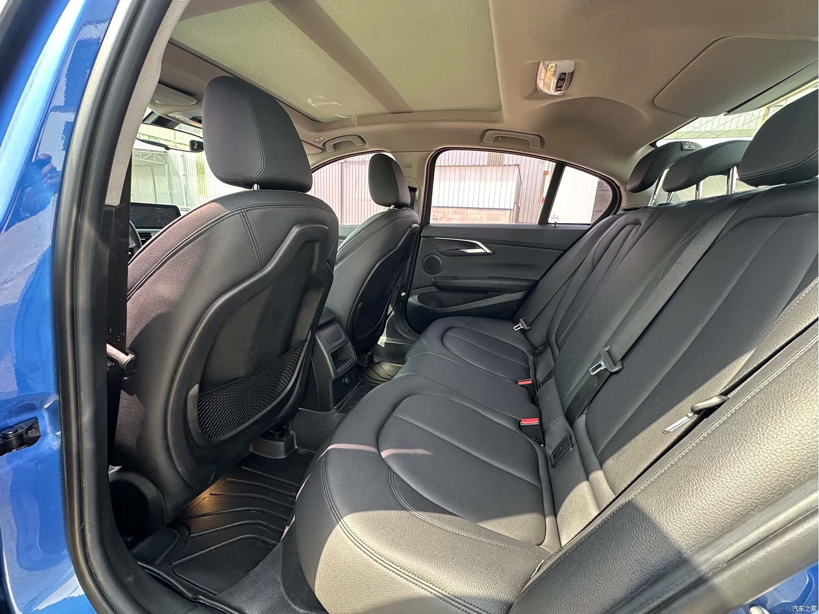 BMW 1 Series, 2018 все фото