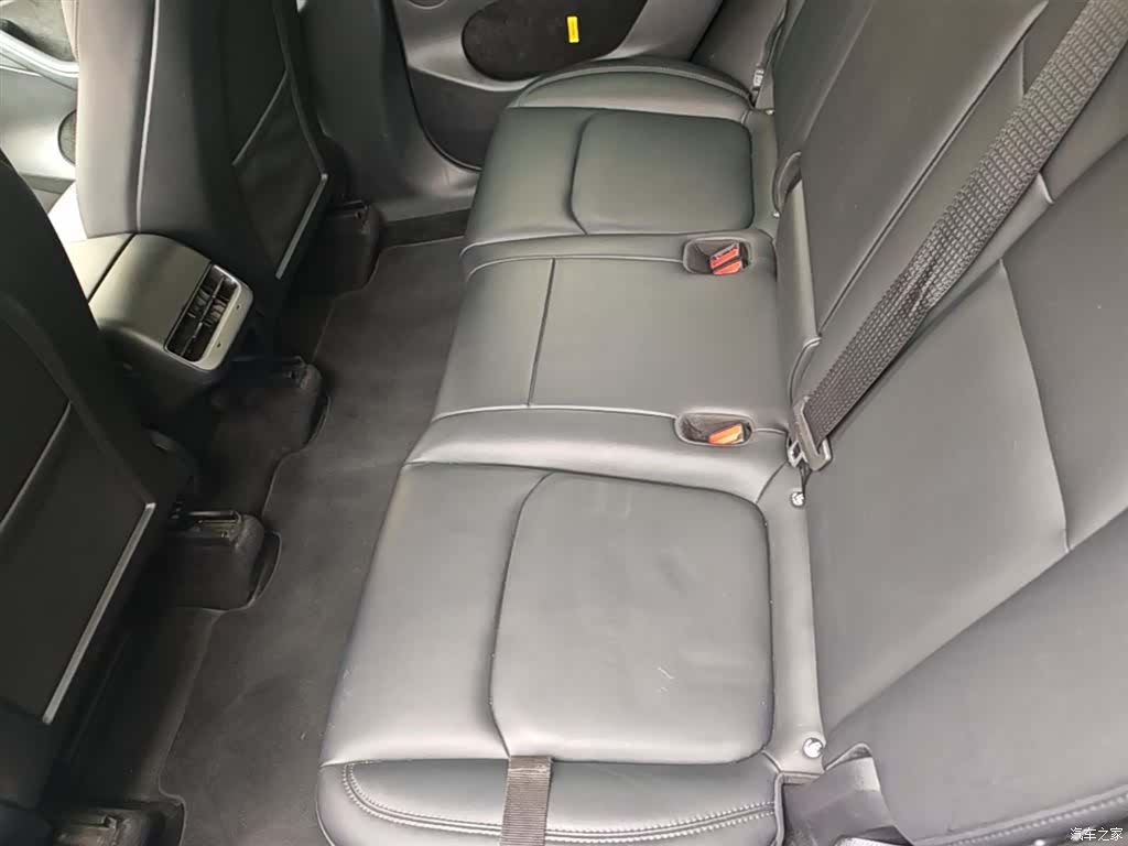 Tesla Model Y, 2023 17