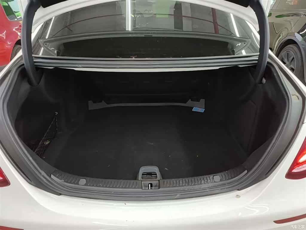Mercedes-Benz E-Class, 2019 19