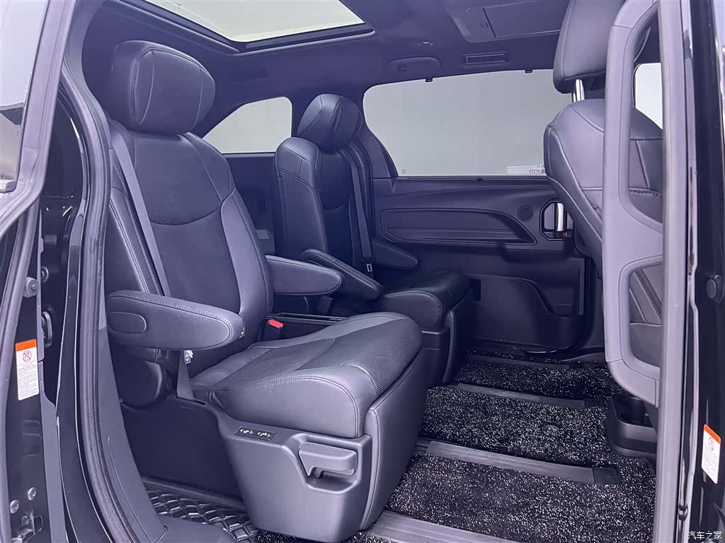 Toyota Granvia, 2023 19