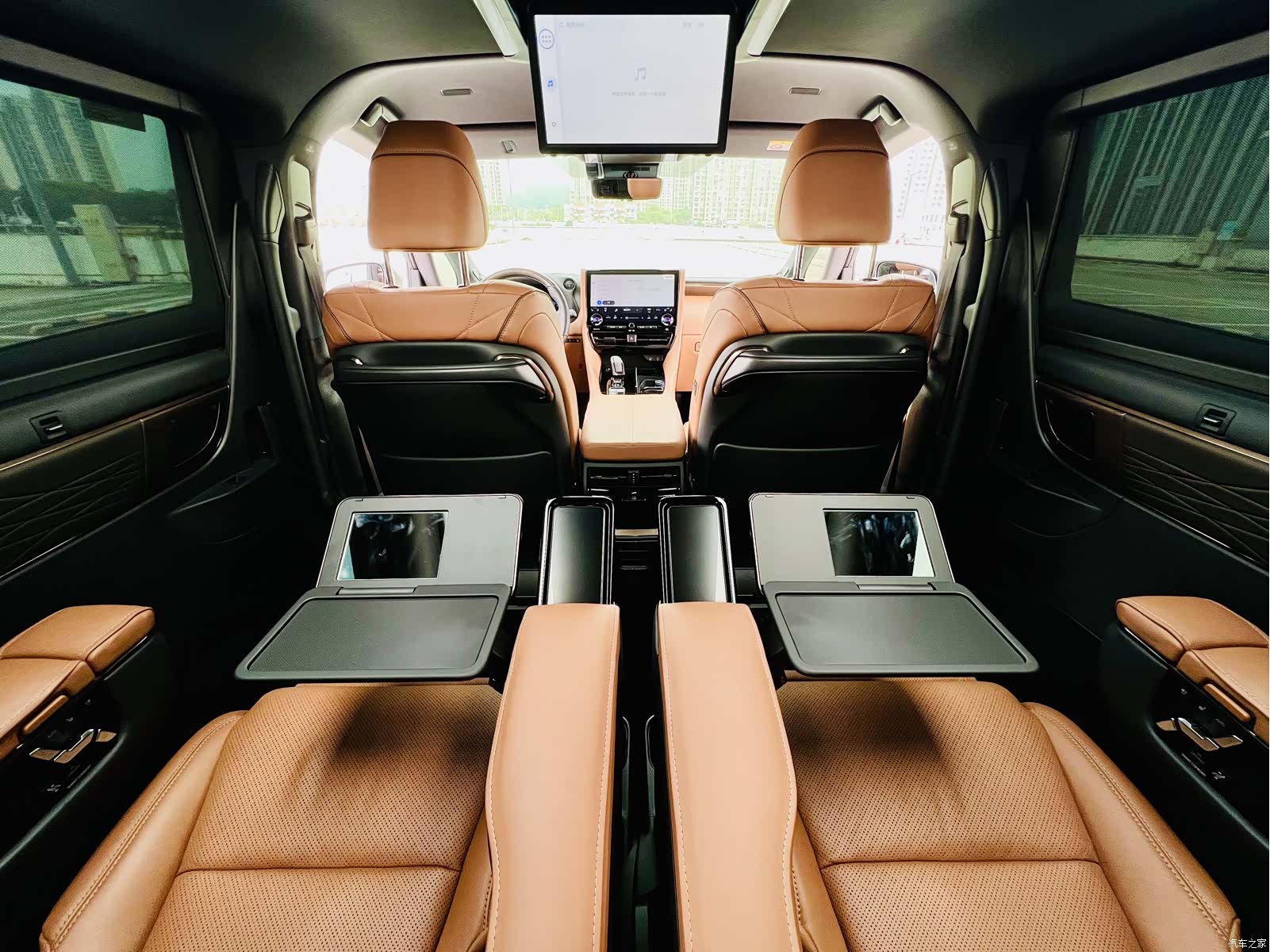 Toyota Vellfire, 2025 10
