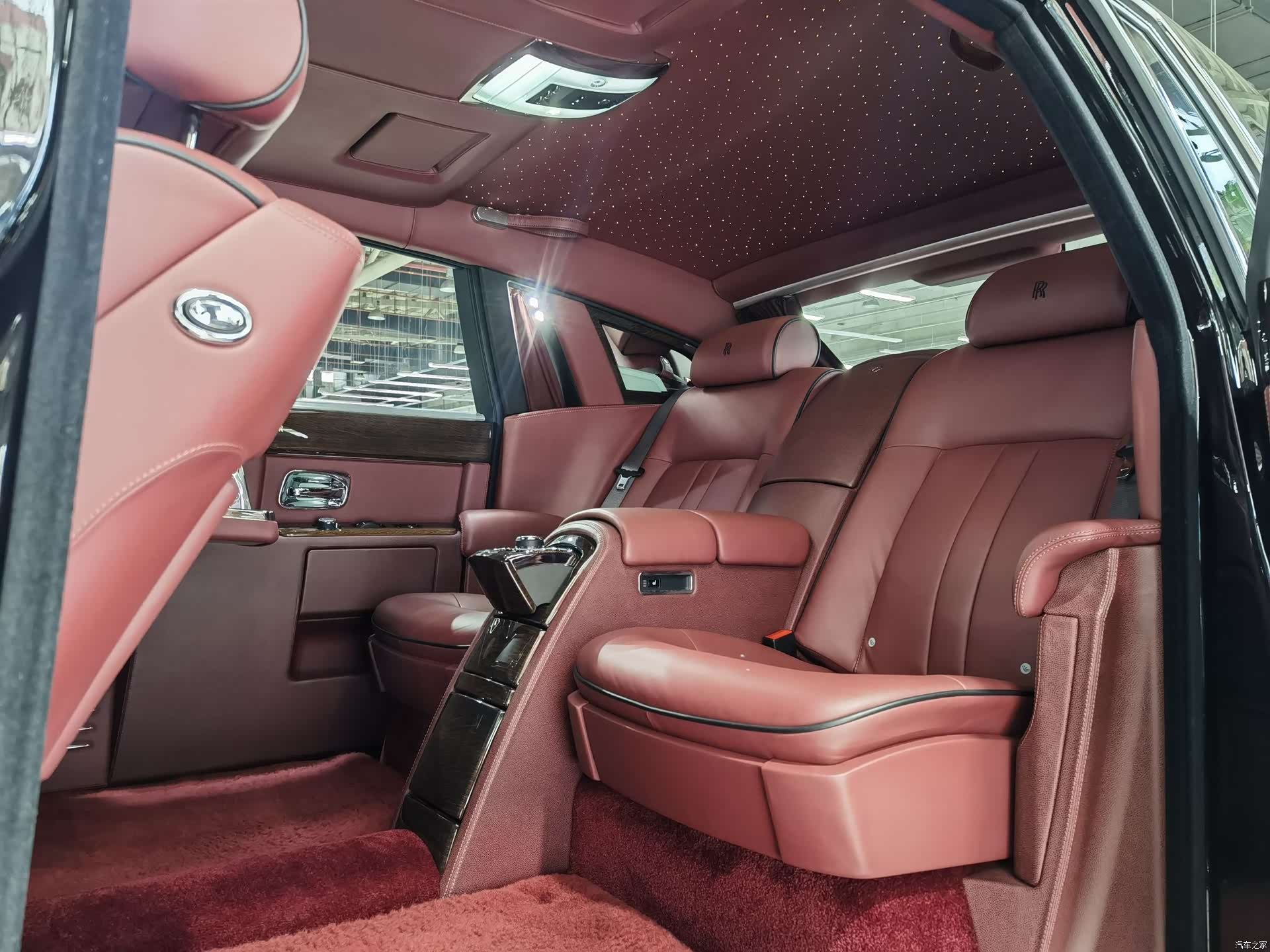 Rolls-Royce Phantom, 2016 11