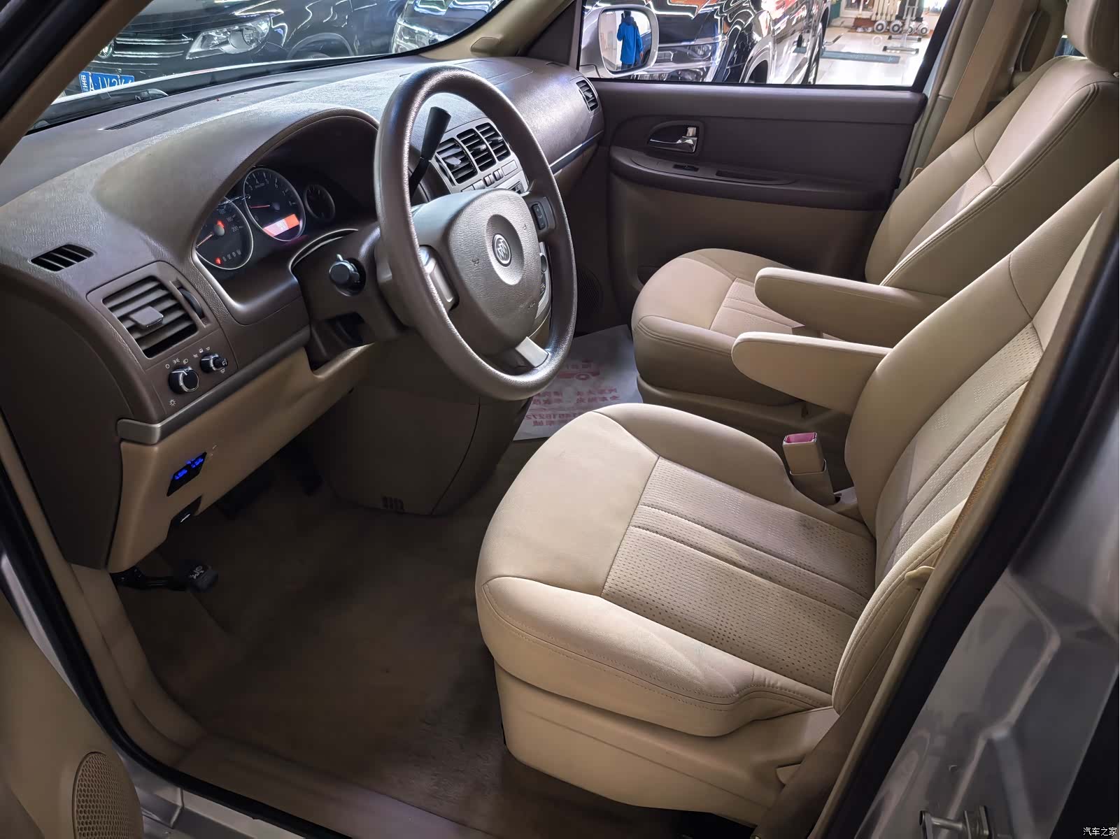 Buick GL8, 2014 4