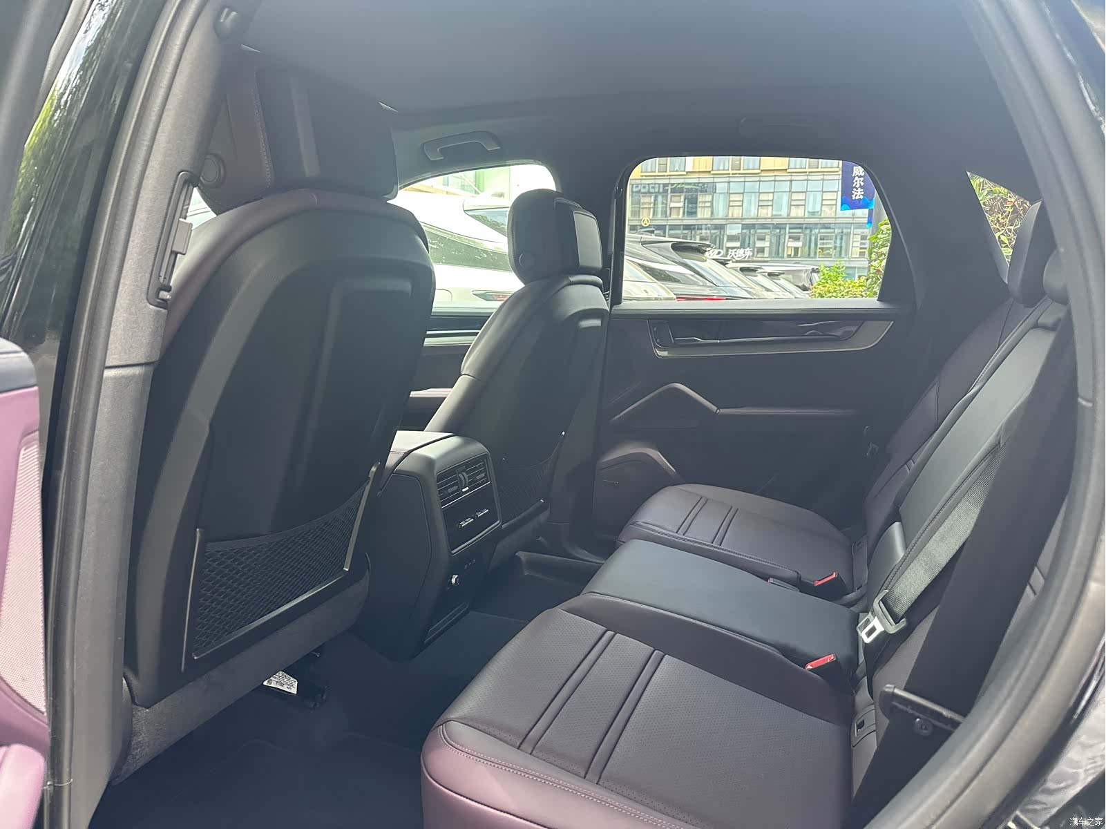 Porsche Cayenne, 2025 10