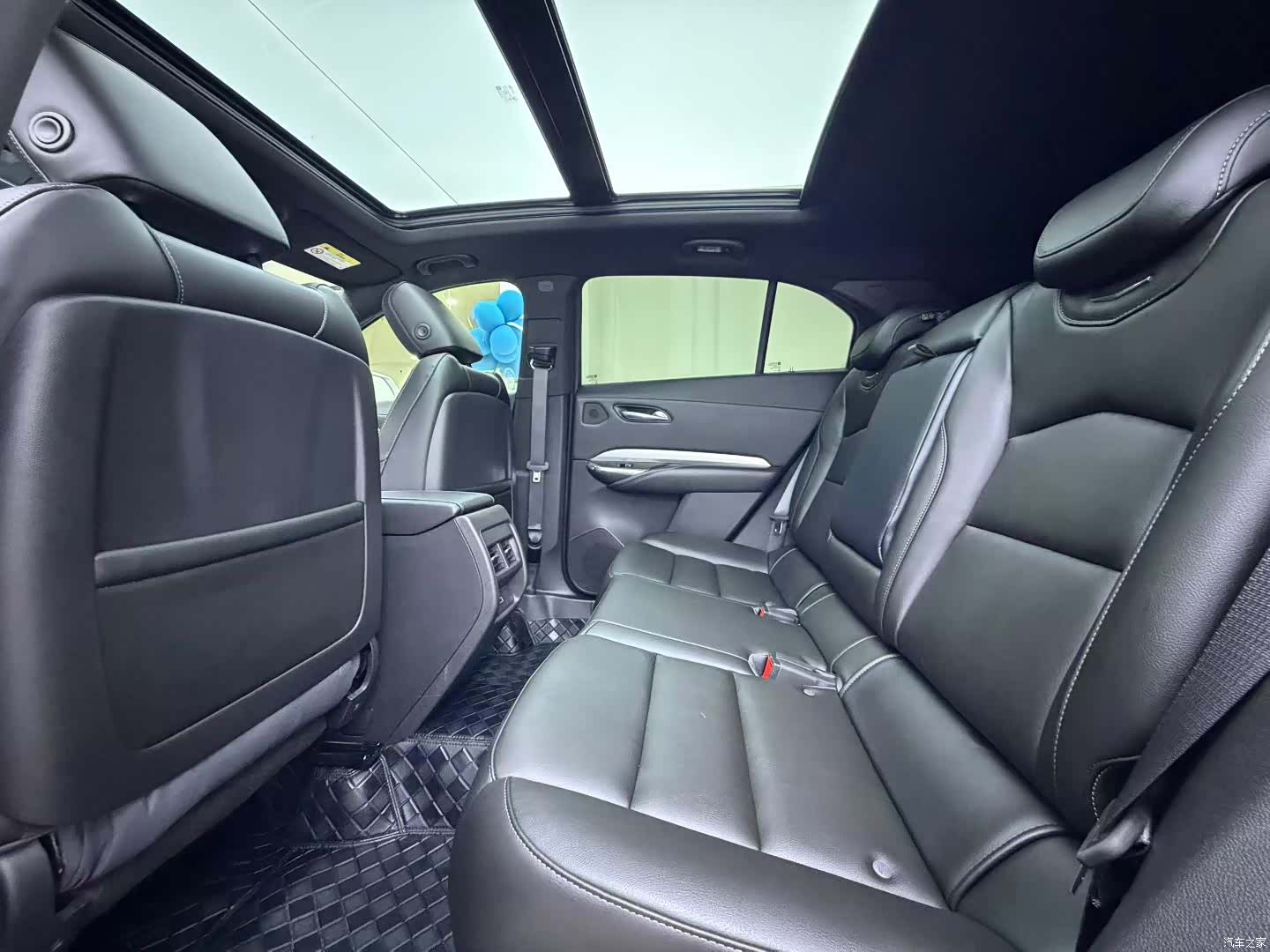 Cadillac XT4, 2021 все фото