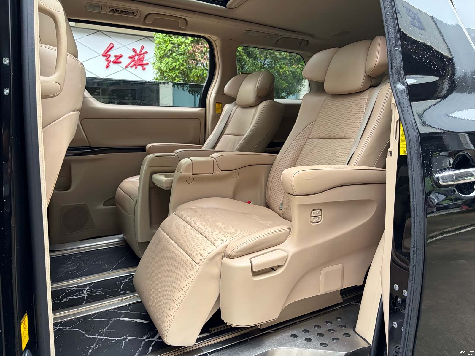 Toyota Alphard, 2013 10