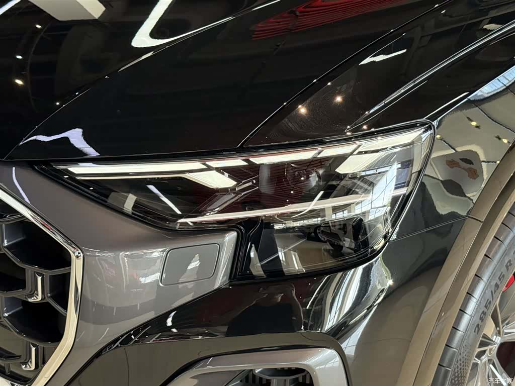 Audi Q8, 2025 9