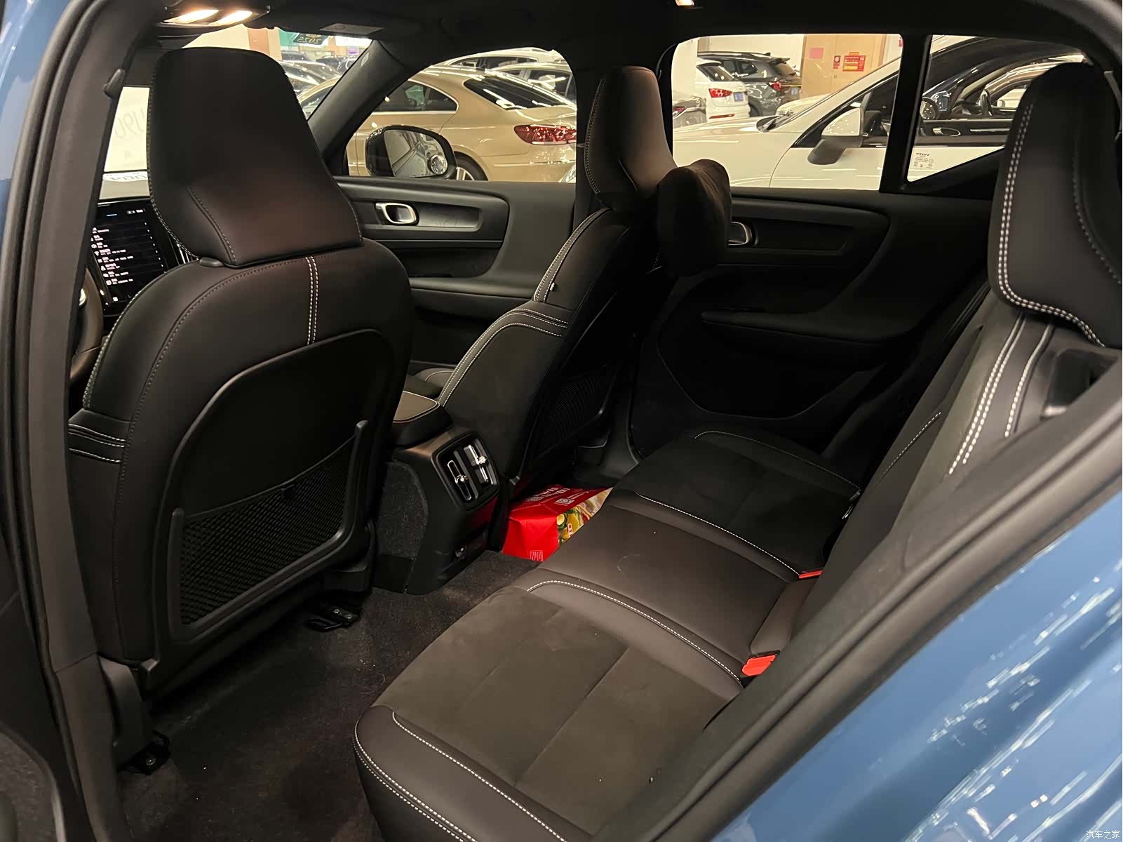 Volvo XC40, 2023 4
