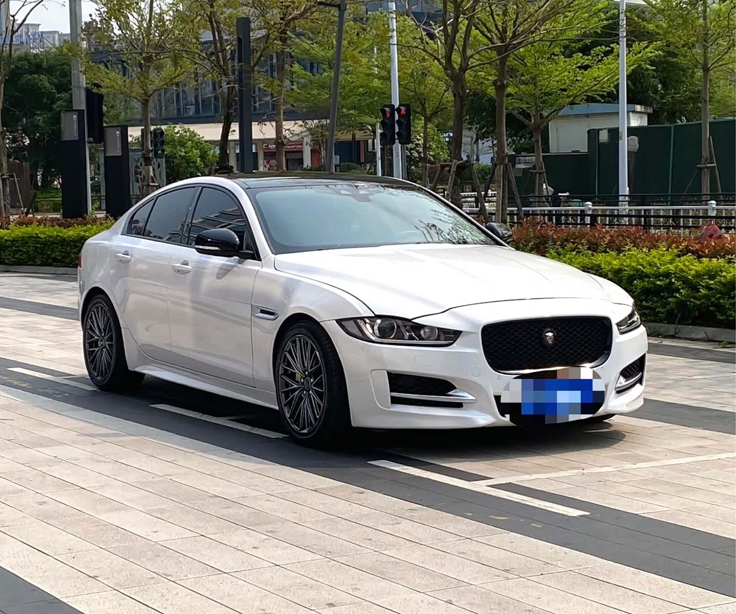 Jaguar XE, 2019 3