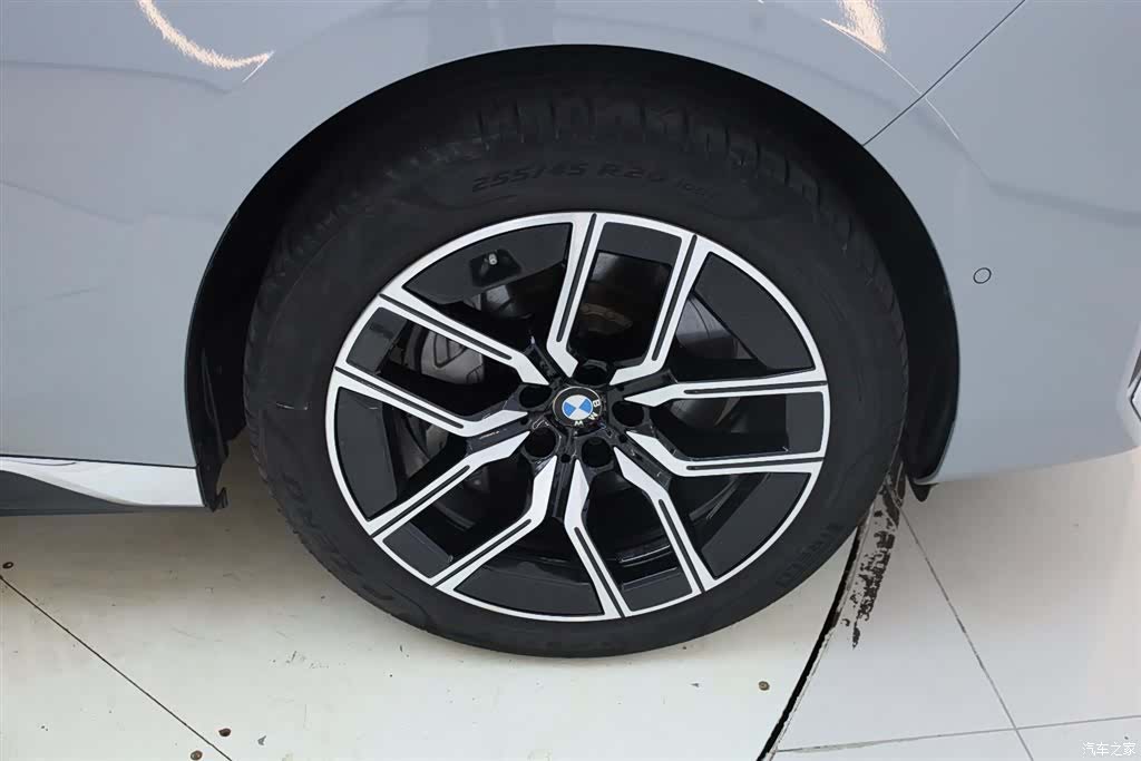 BMW i7, 2023 13