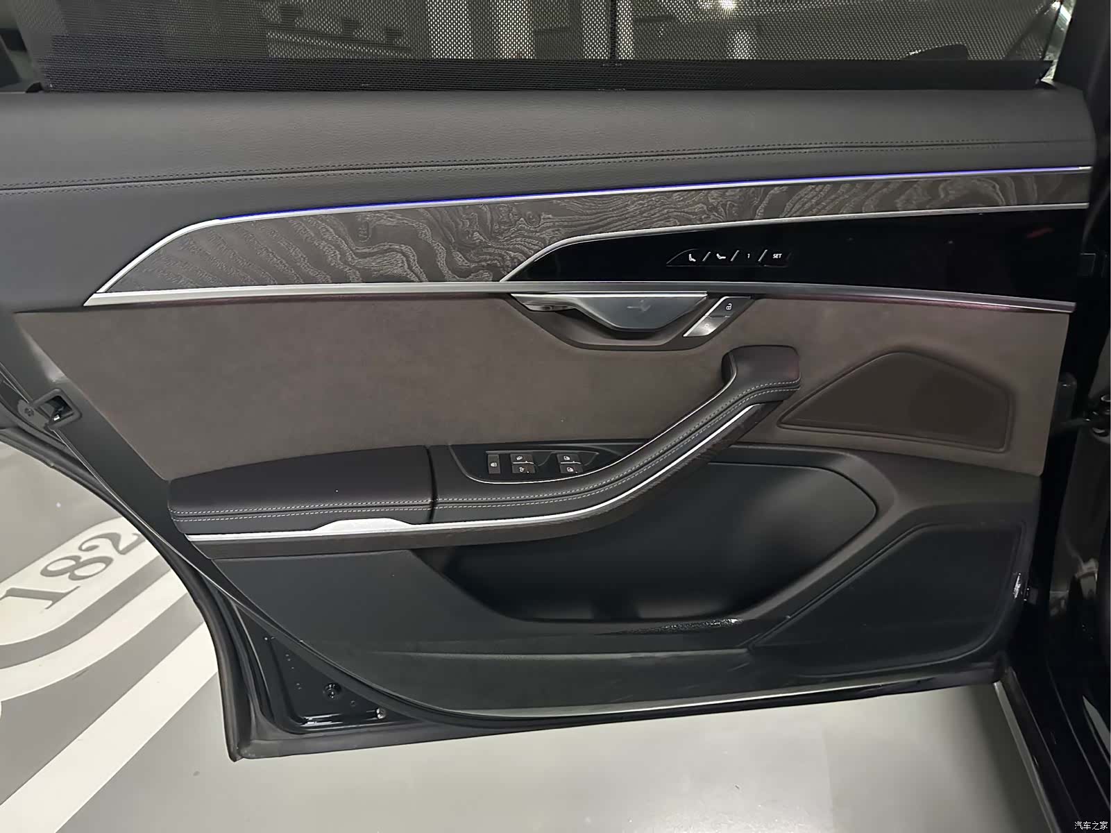 Audi A8L, 2023 13
