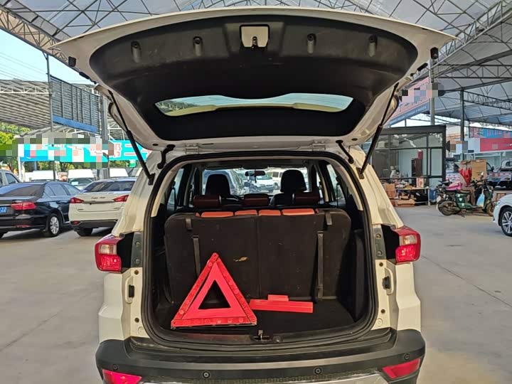 BAIC Huansu S3 2016 S3 L 1.5L МКПП zun xiang xing