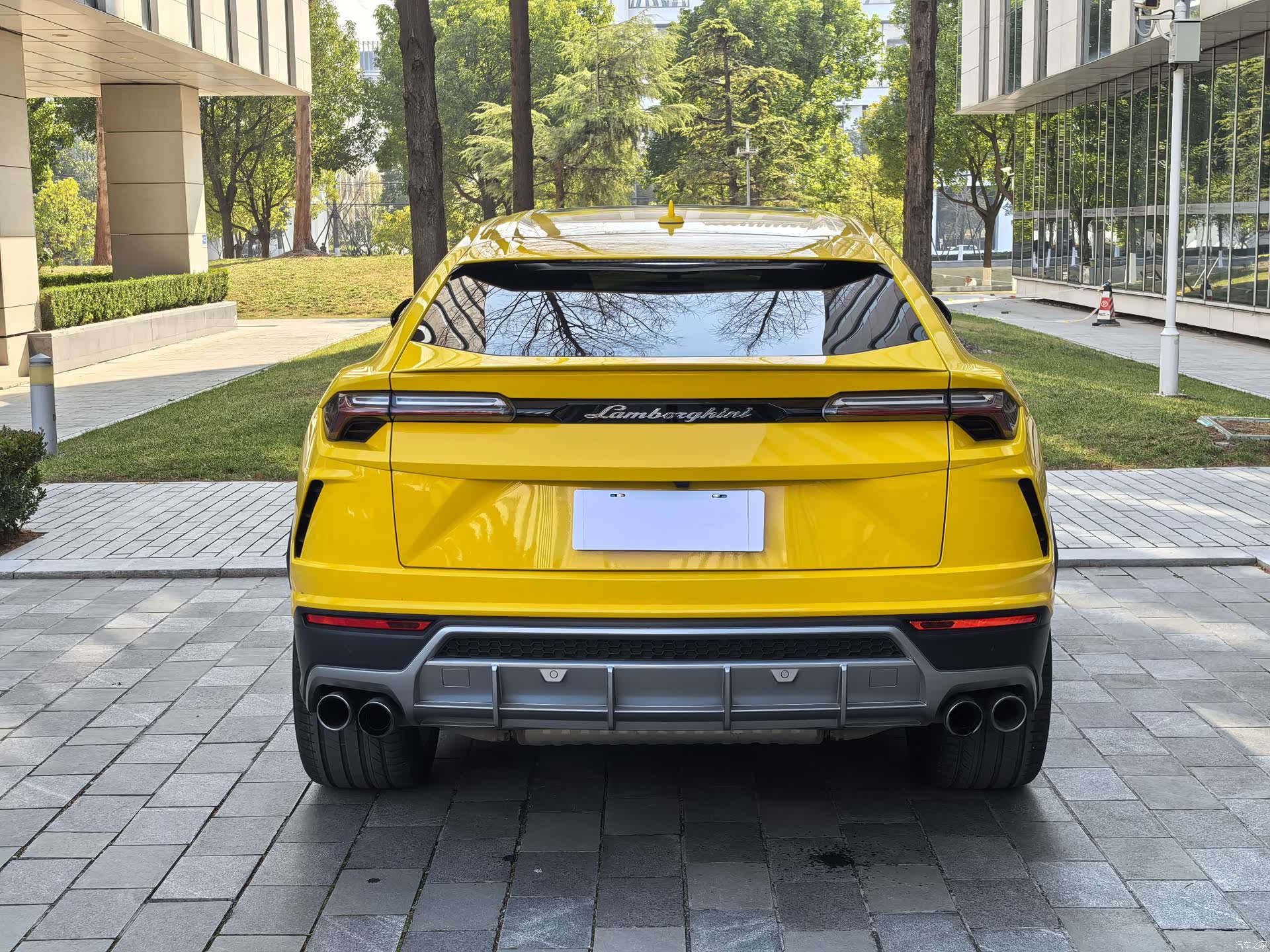 Lamborghini Urus, 2023 49