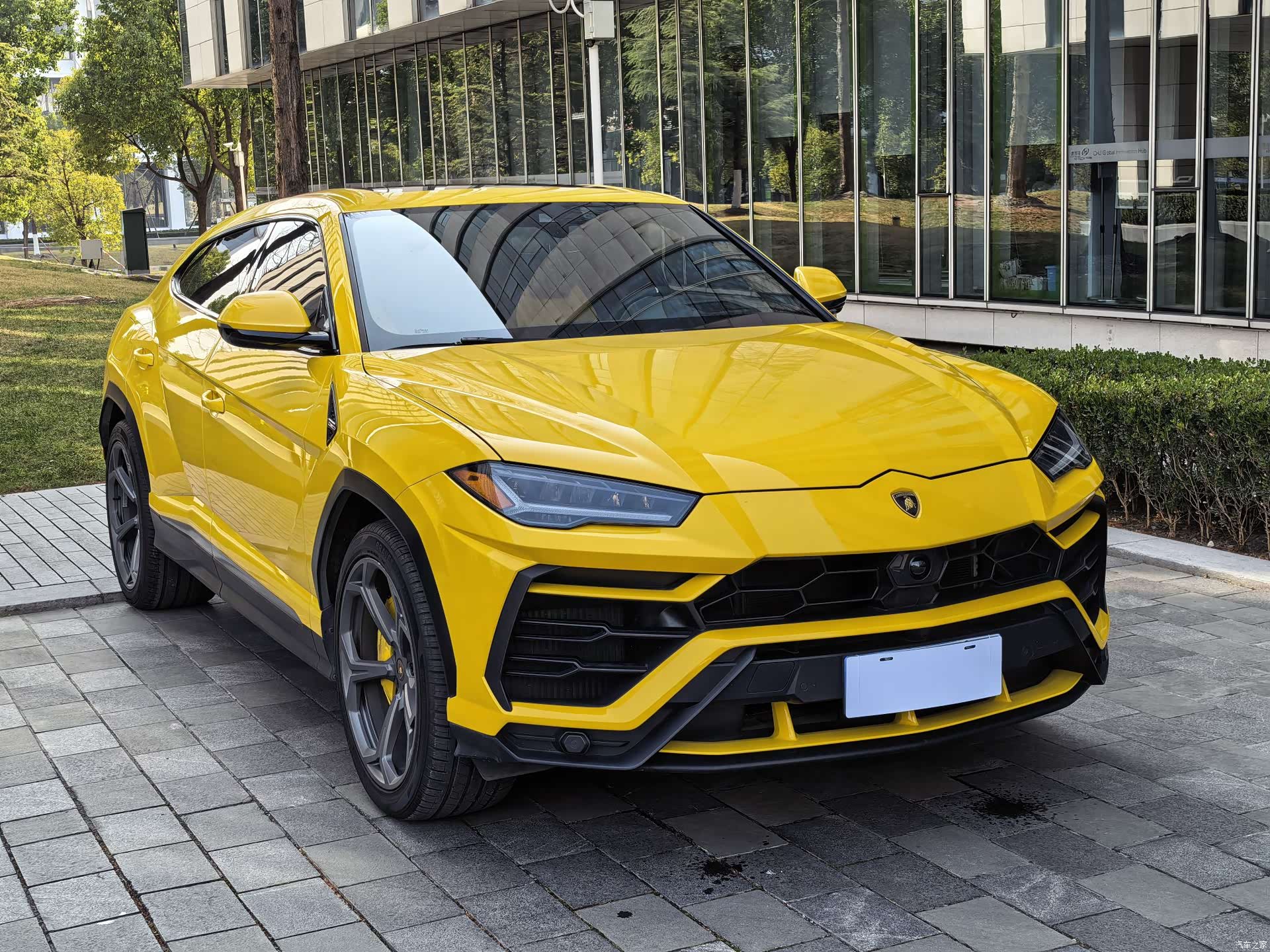 Lamborghini Urus, 2023 3