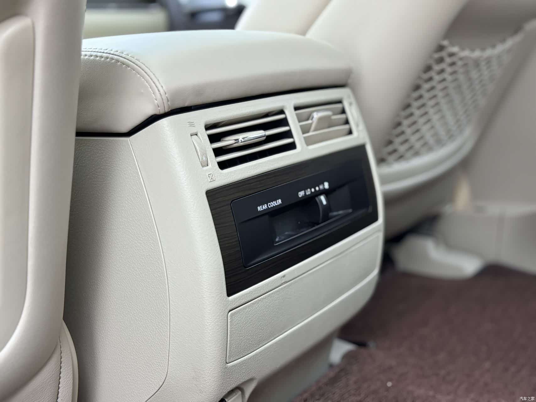 Toyota Land Cruiser, 2019 8