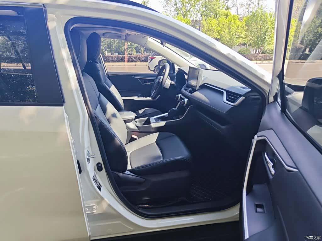 Toyota RAV4, 2021 14