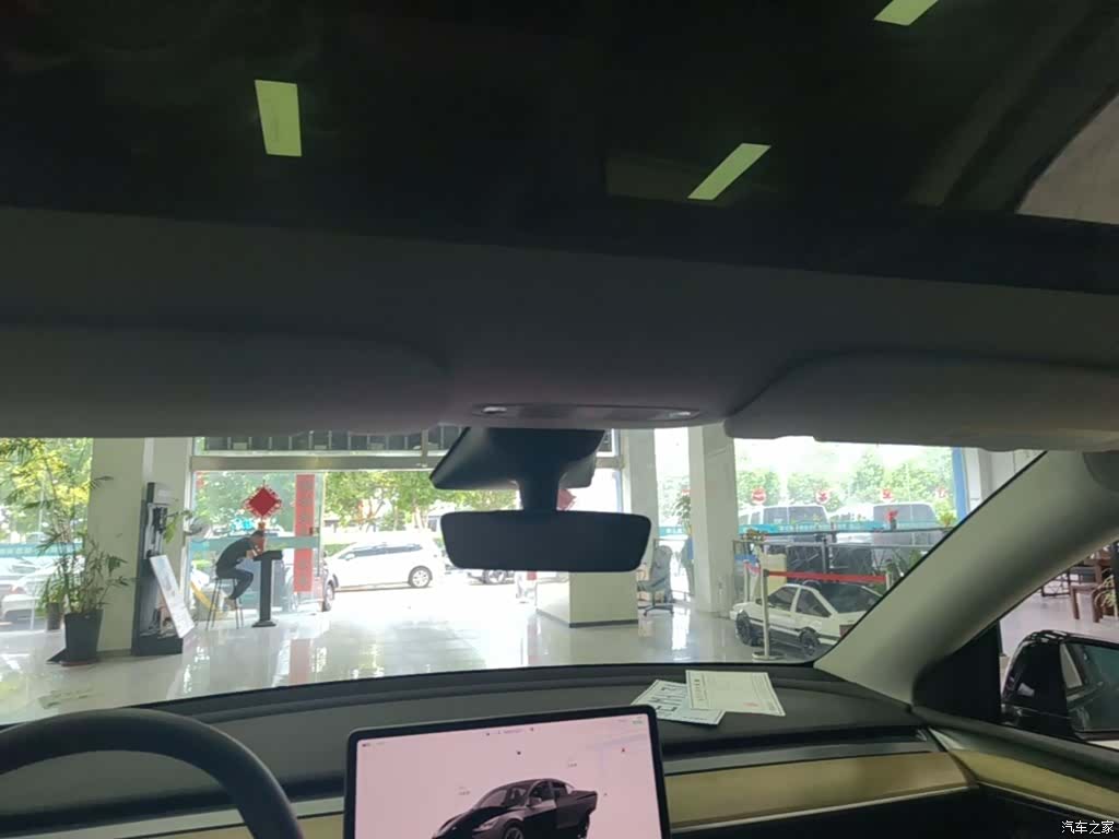 Tesla Model Y, 2023 14