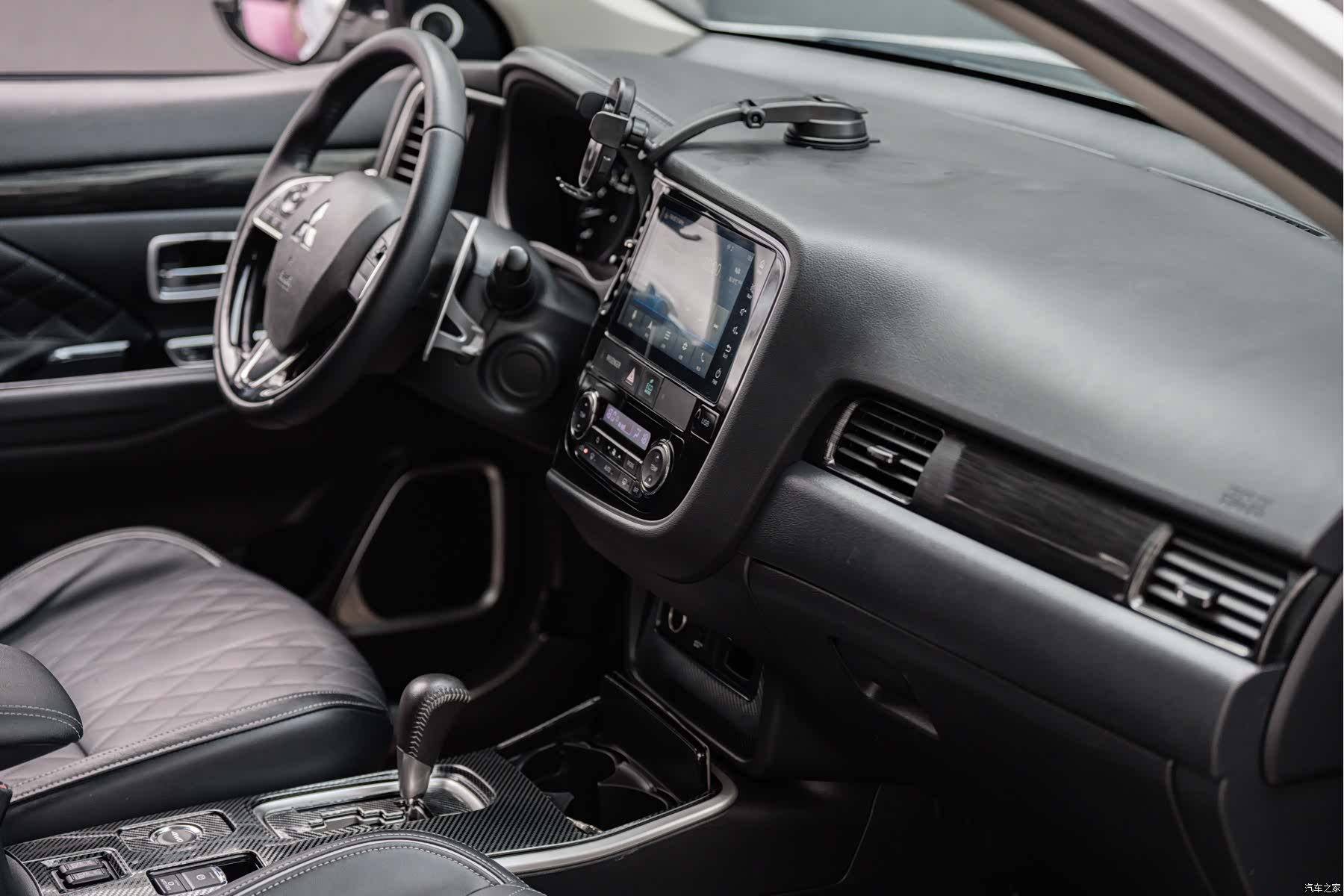 Mitsubishi Outlander, 2020 все фото