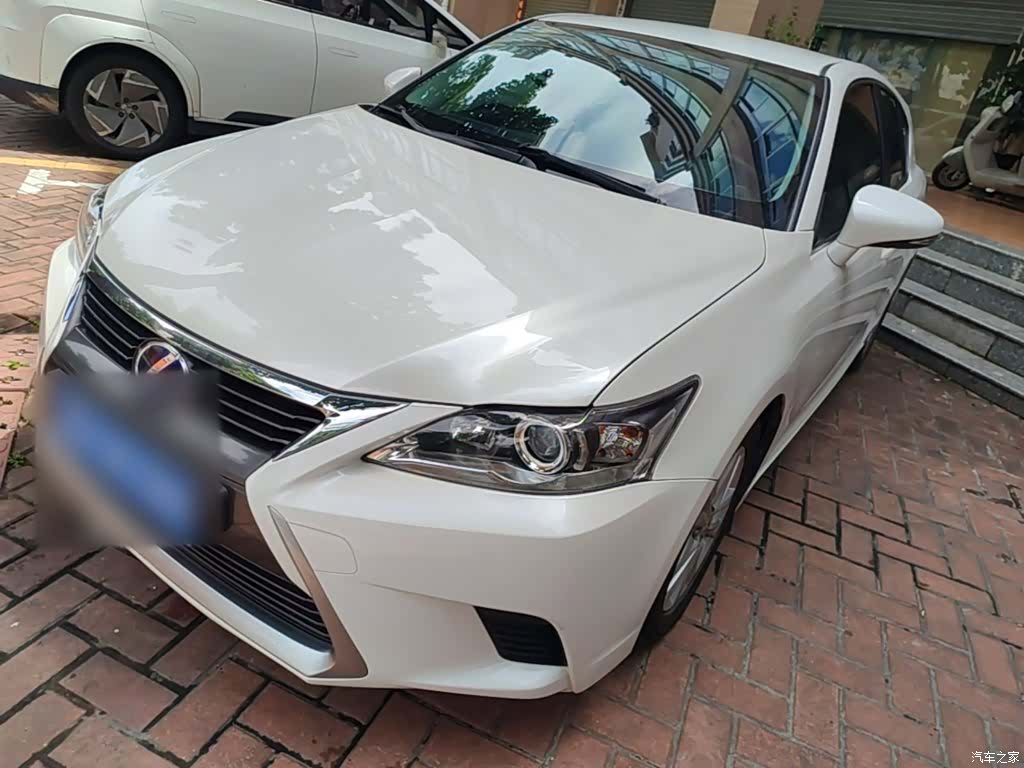 Lexus CT, 2015 1