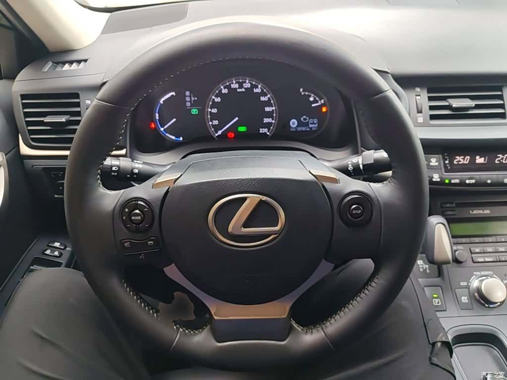Lexus CT, 2015 11