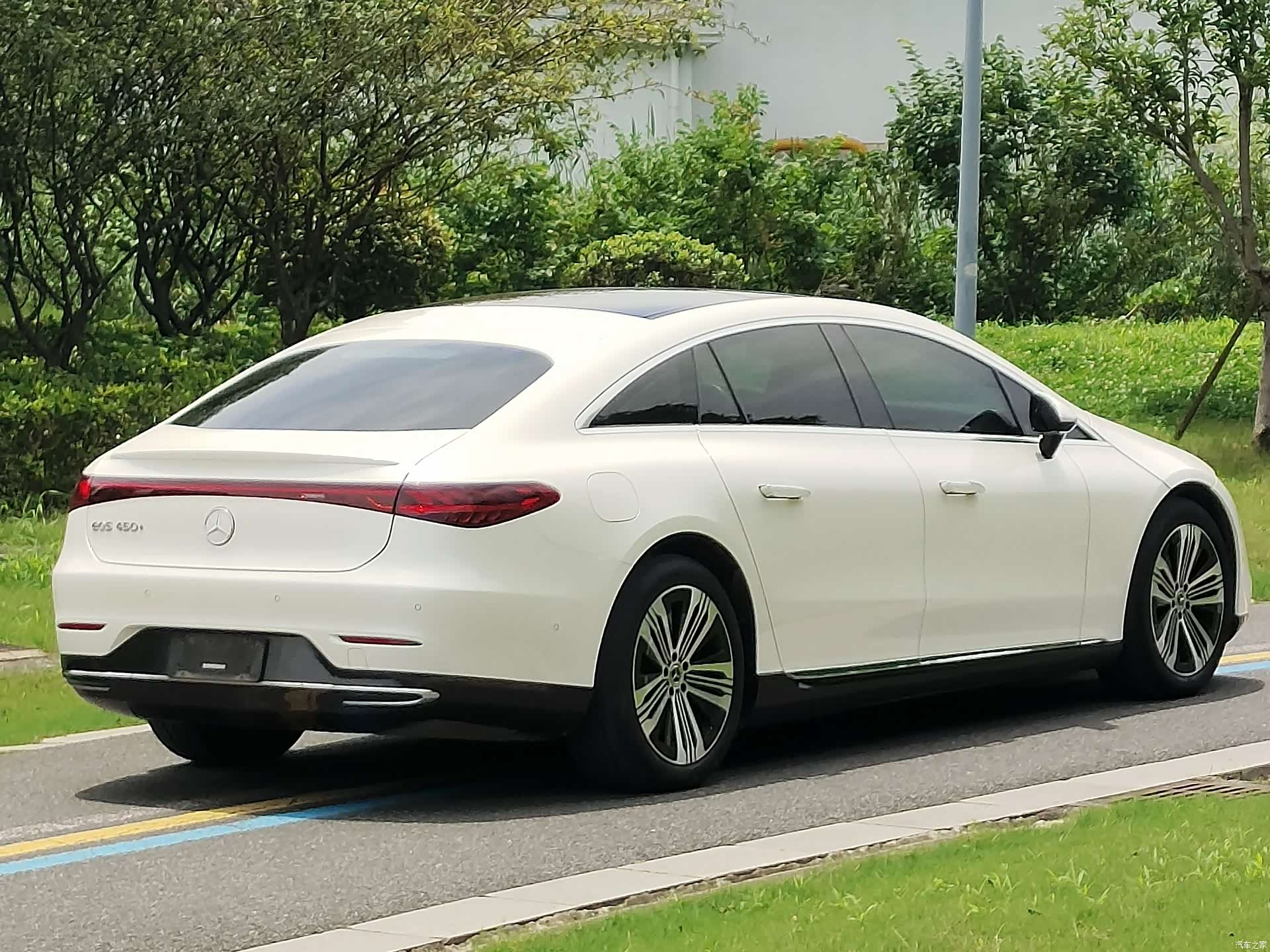 Mercedes-Benz EQS, 2023 4