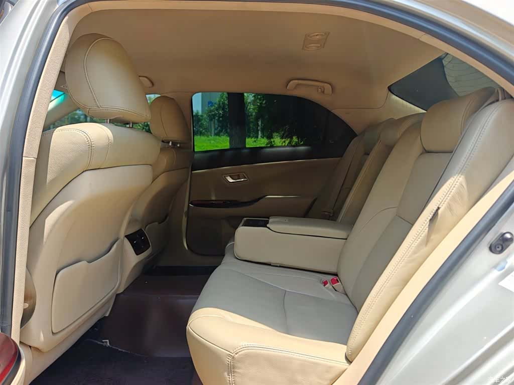 Toyota Crown, 2011 11
