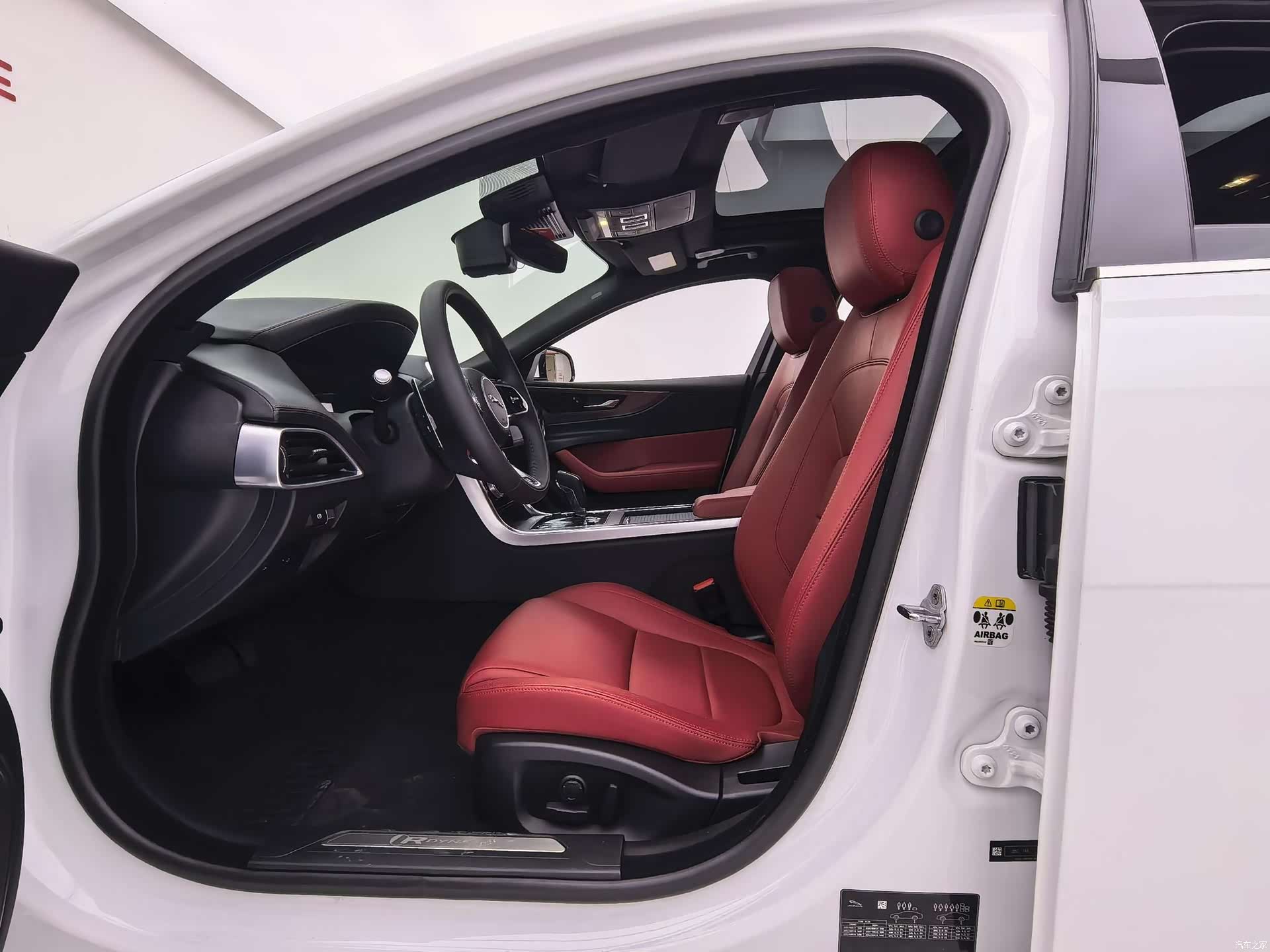 Land Rover XEL, 2022 все фото