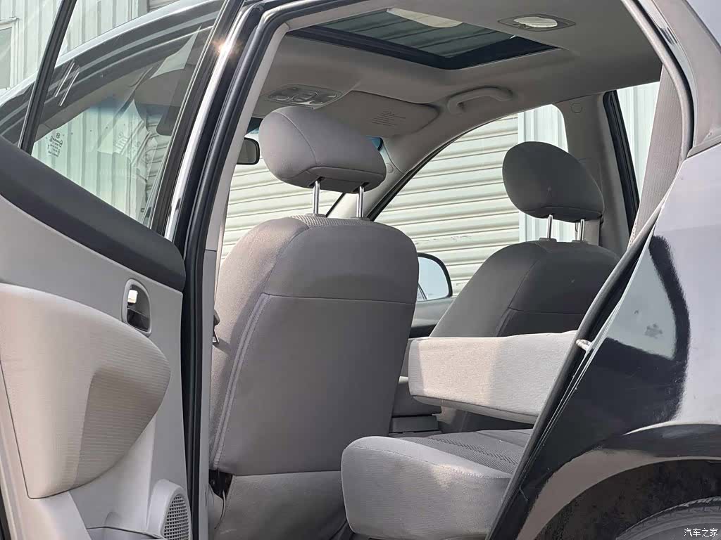 Kia 7, 2011 16
