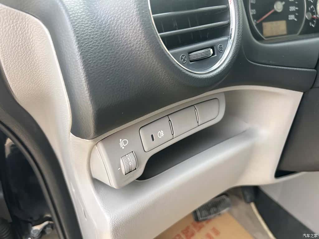 Kia 7, 2011 10