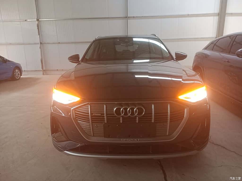 Audi e-tron, 2022 3