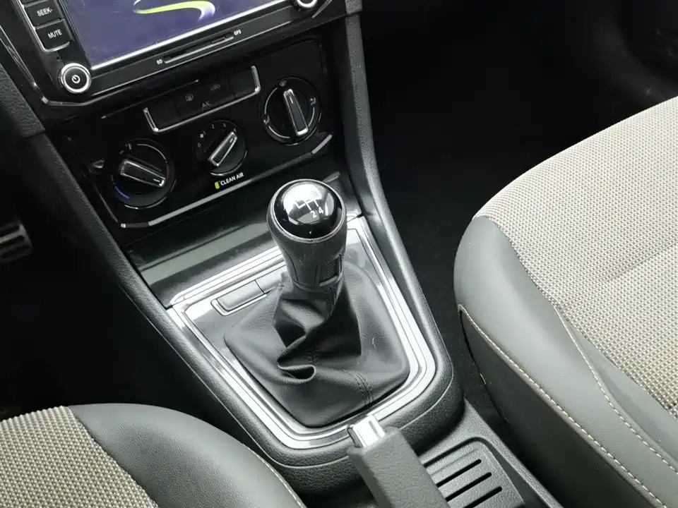 Volkswagen C-TREK Wei Collar