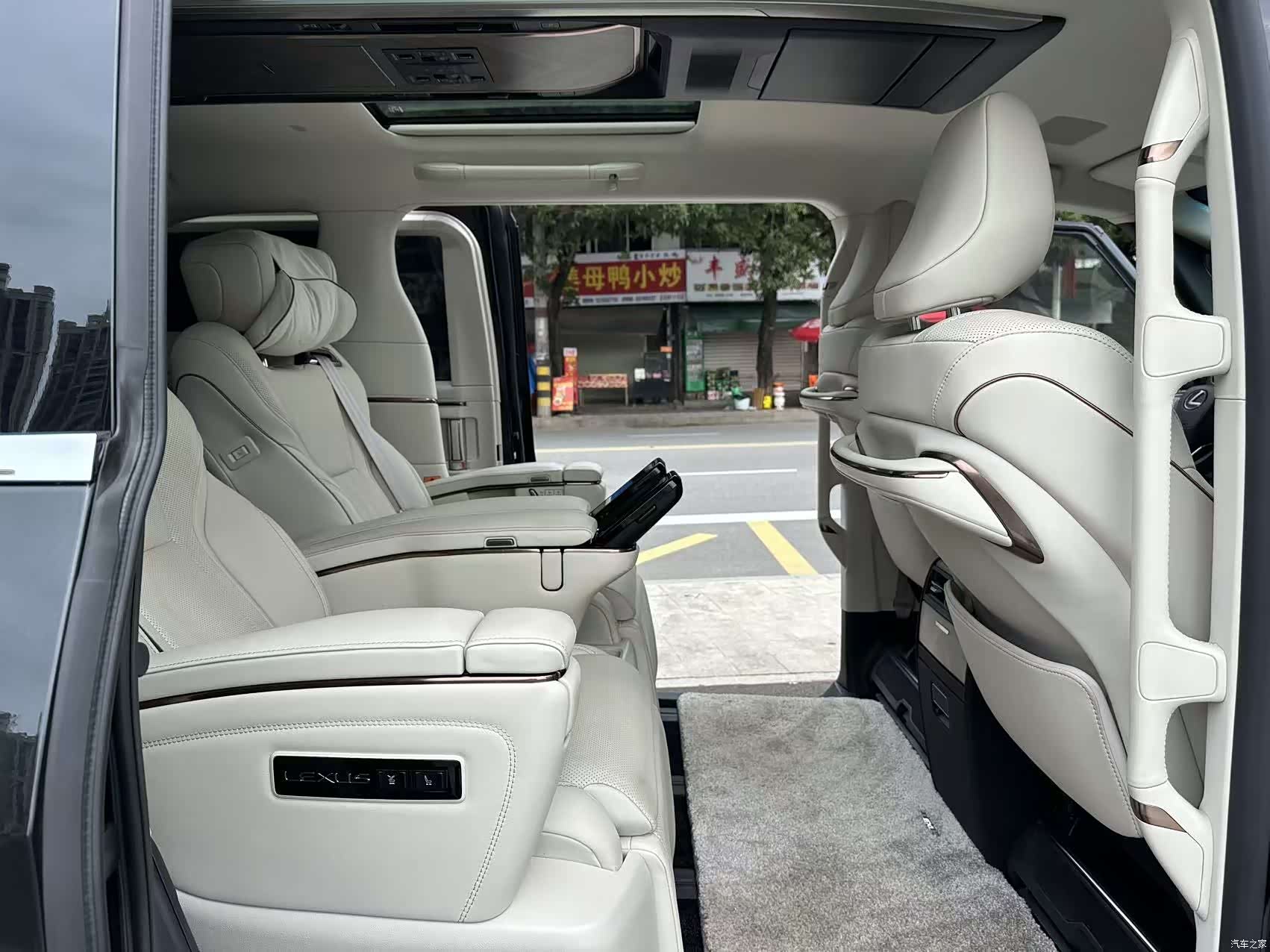 Lexus LM, 2023 8