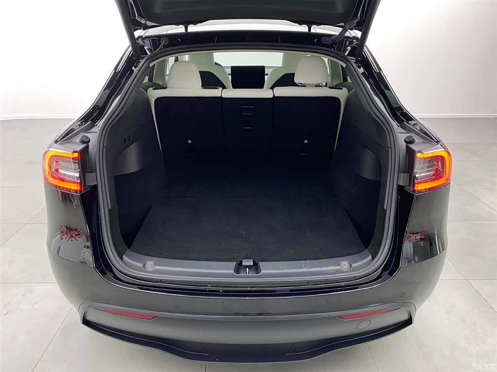 Tesla Model Y, 2022 34