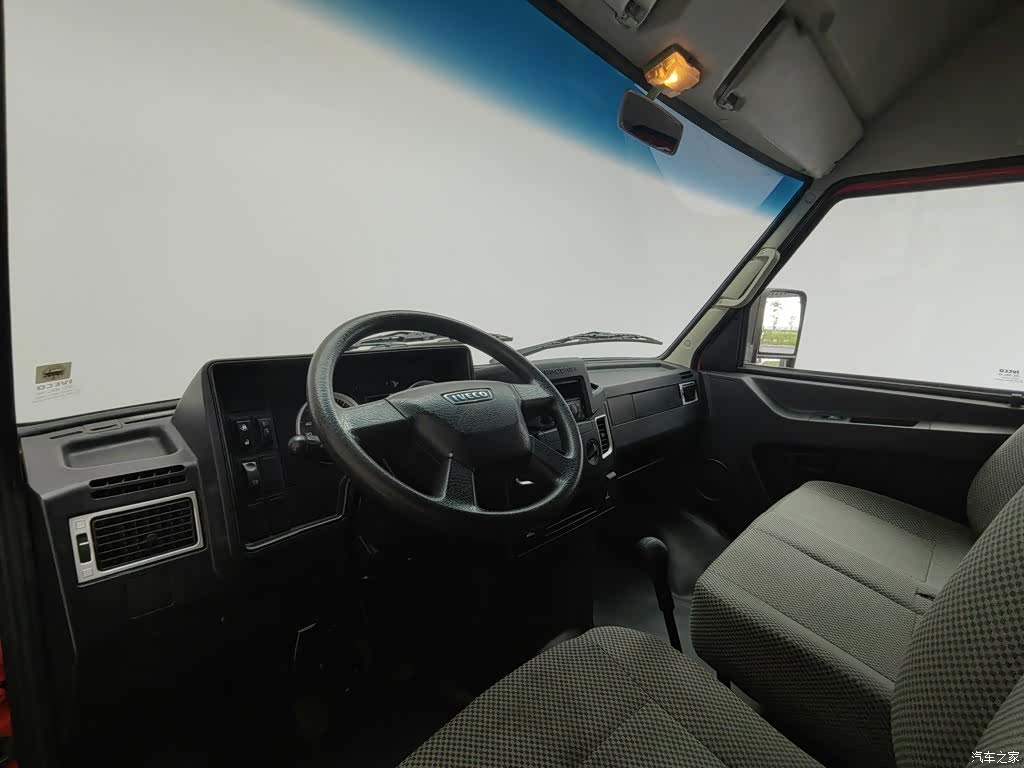 Iveco V35, 2023 все фото