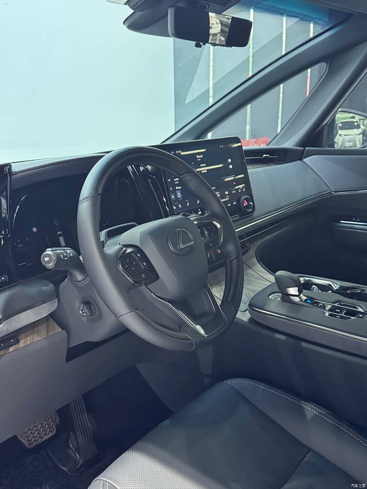 Lexus LM, 2026 15