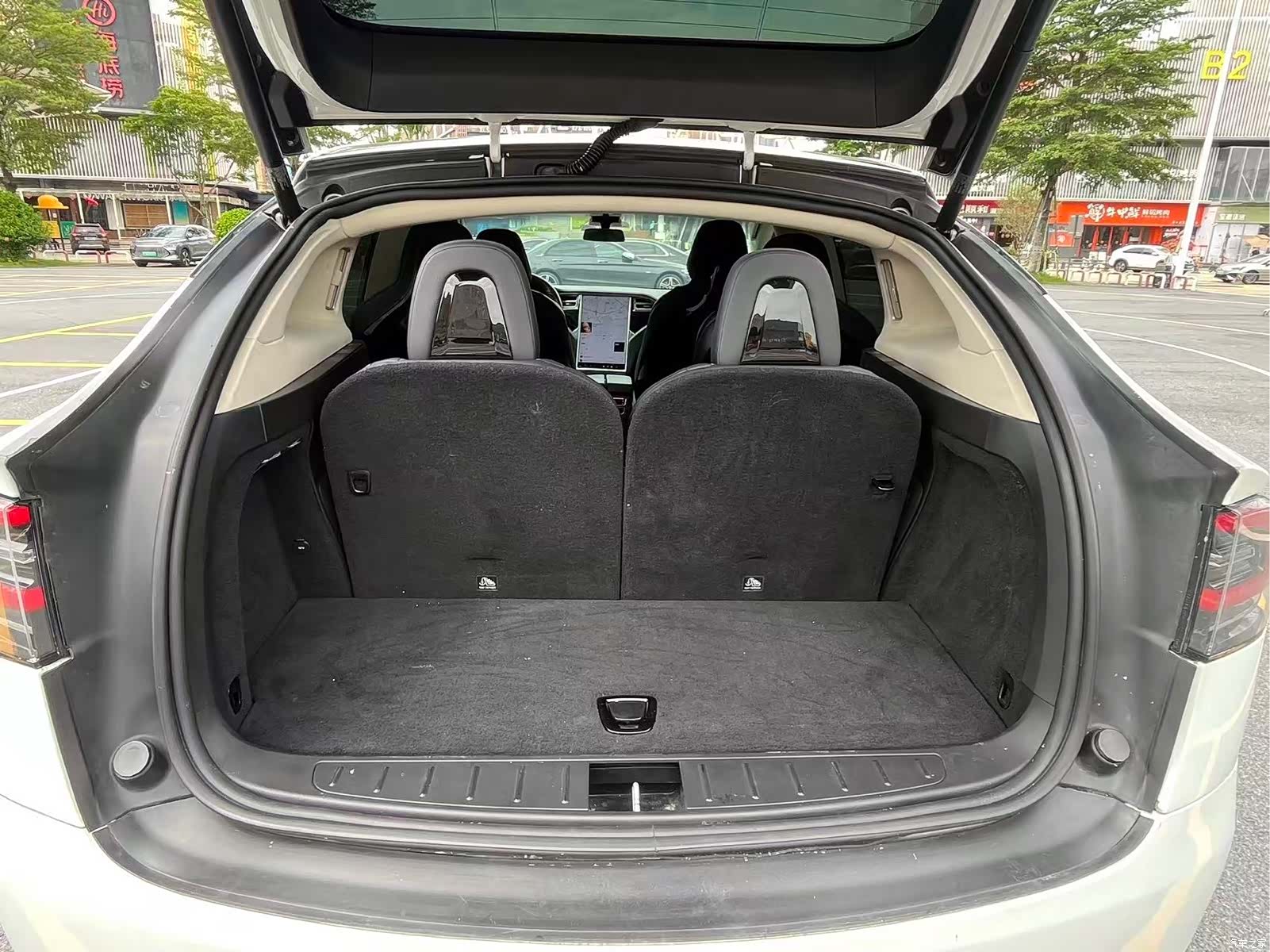 Tesla Model X, 2017 24