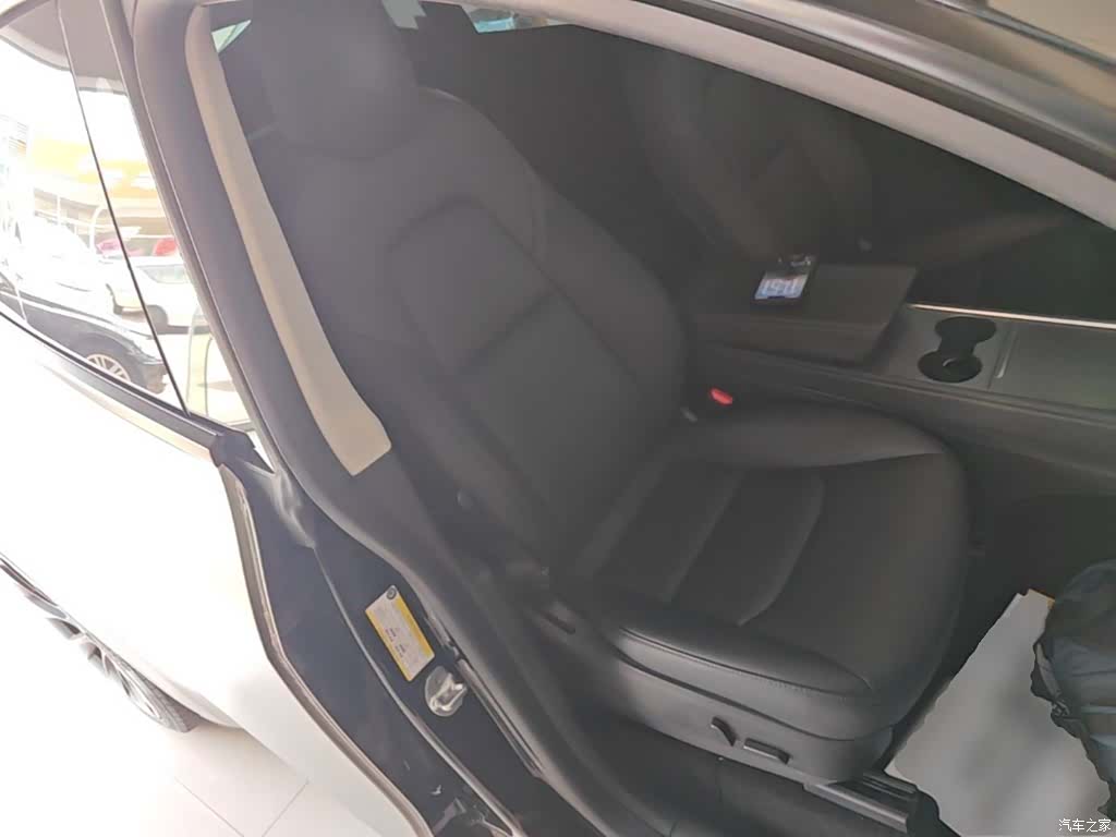 Tesla Model Y, 2021 25