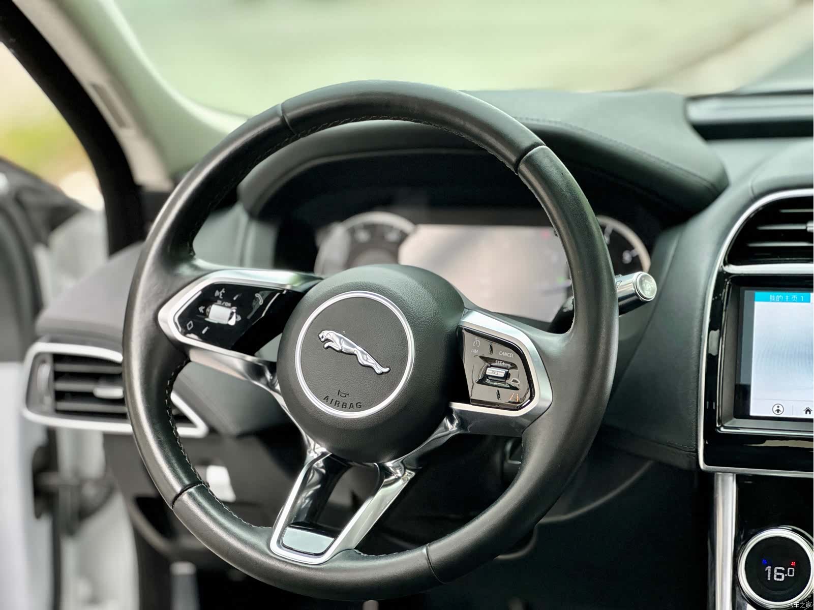 Land Rover XEL, 2020 17