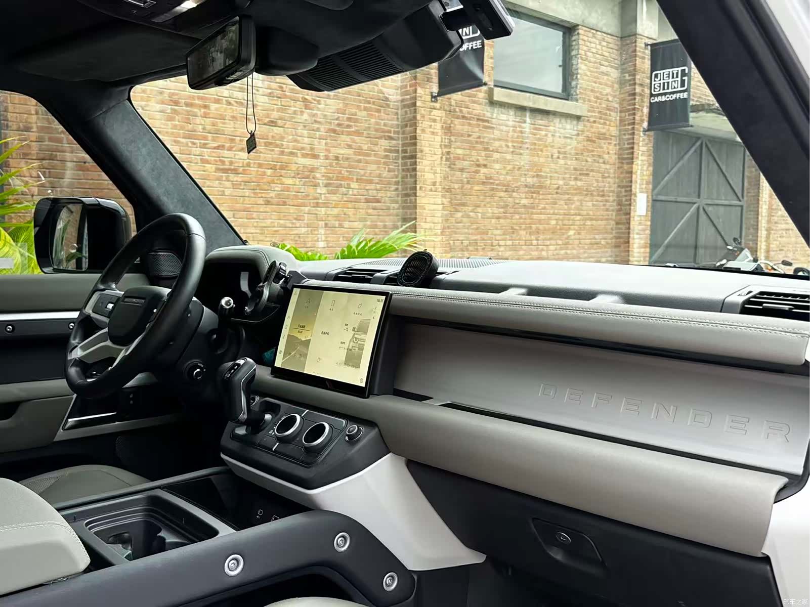 Land Rover Defender, 2021 9