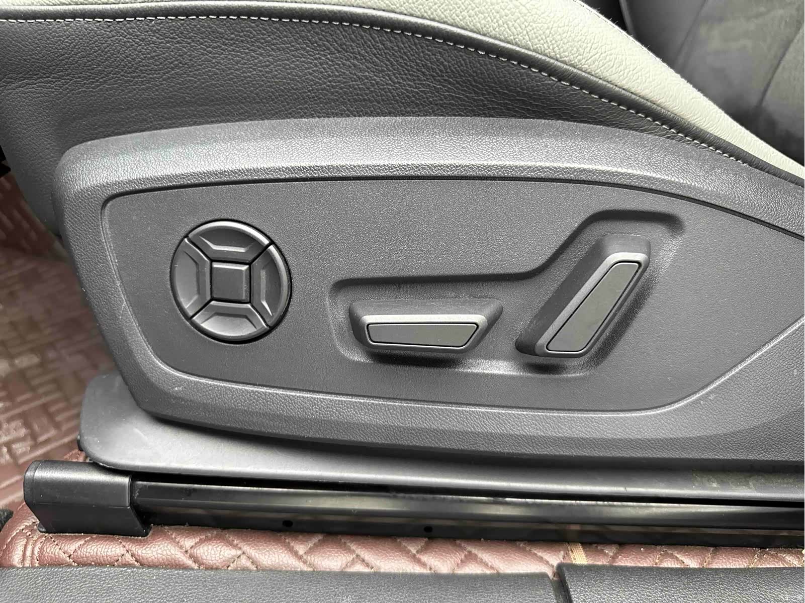 Audi Q3, 2022 11