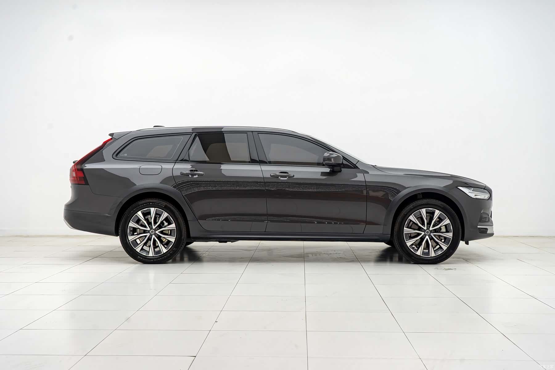Volvo V90, 2025 3