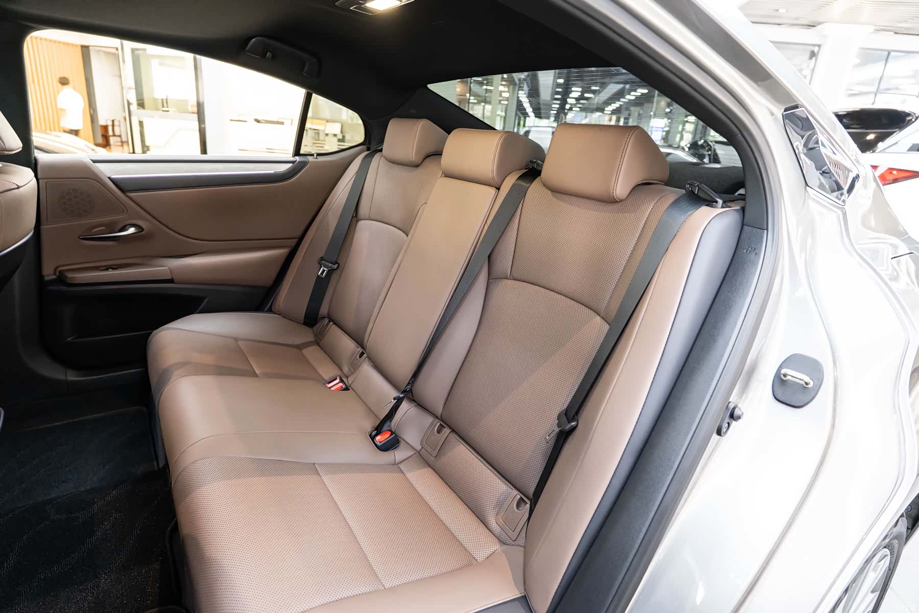 Lexus ES, 2026 12