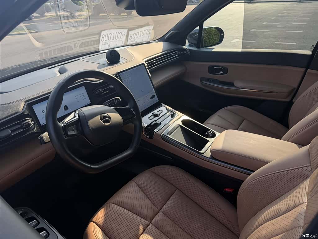 NIO ES8, 2021 13