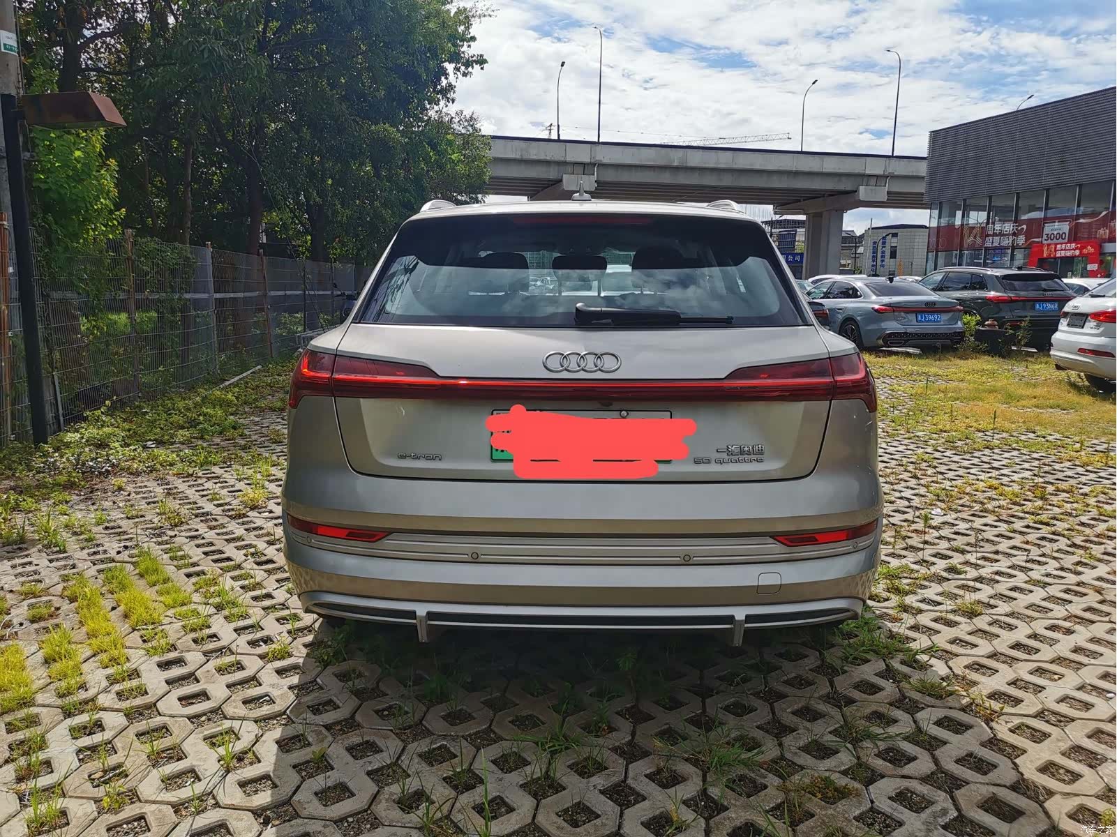 Audi e-tron, 2023 все фото