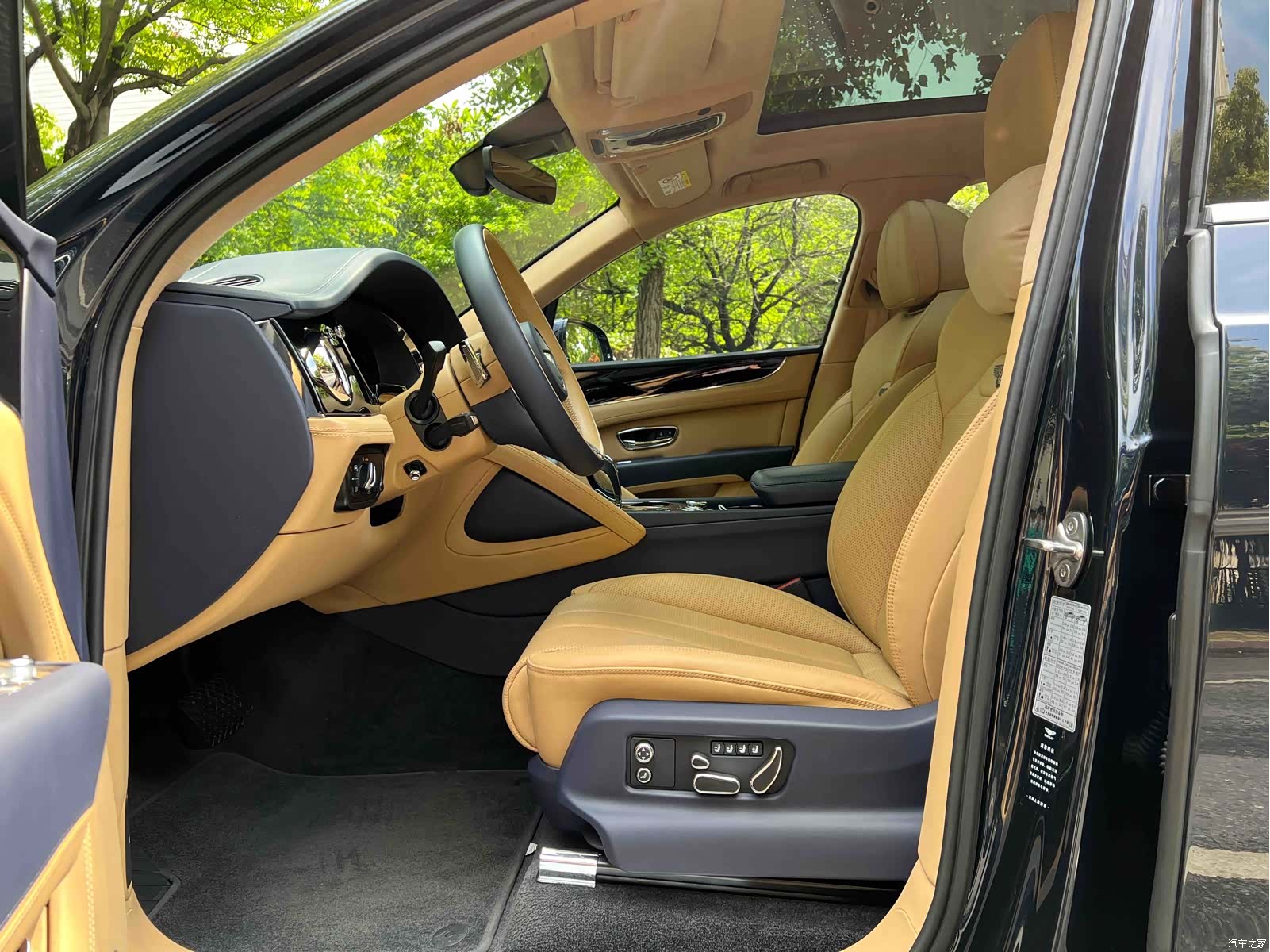 Bentley Bentayga, 2024 8
