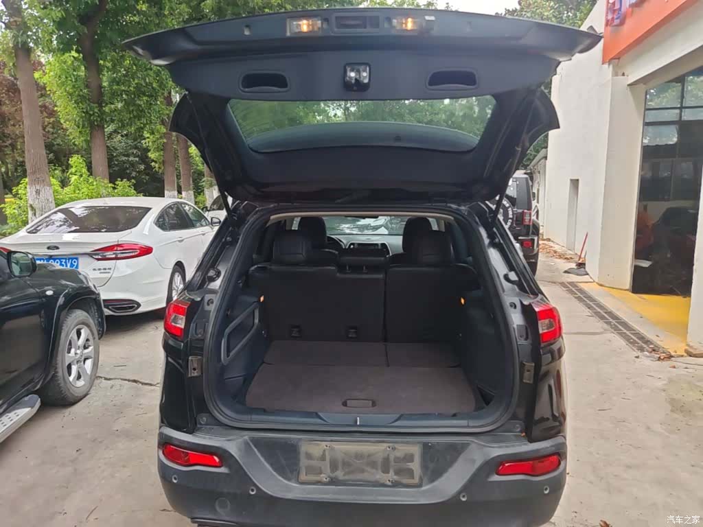 Jeep Cherokee, 2016 19